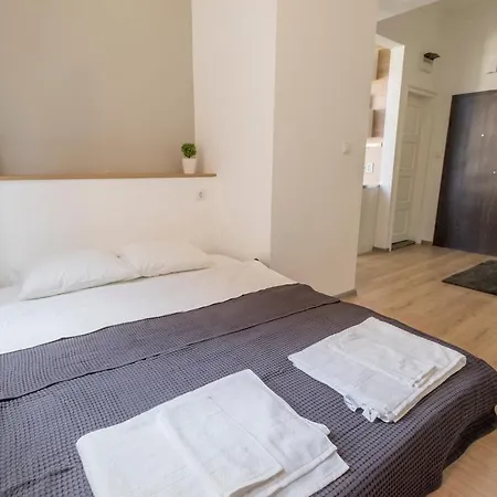 Bluewaveplace - Contemporary In Center Of Apartment *