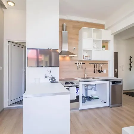 Bluewaveplace - Contemporary In Center Of Apartment Sofia