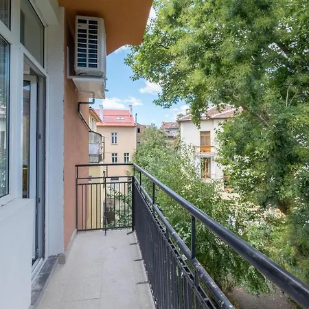 Bluewaveplace - Contemporary In Center Of Apartment