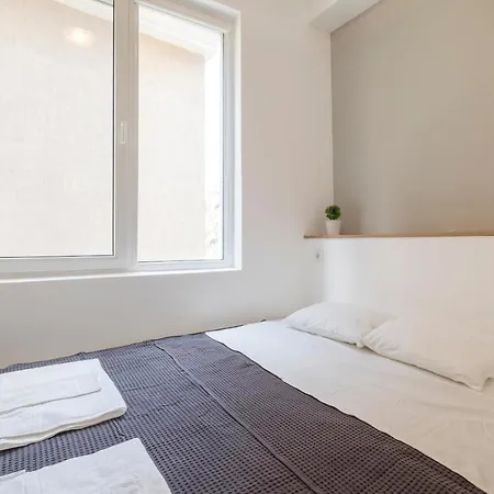 Bluewaveplace - Contemporary In Center Of Apartment