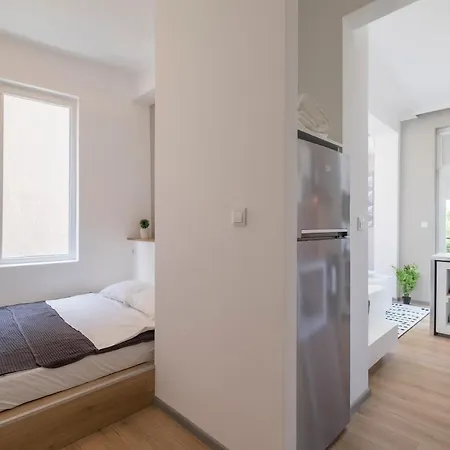 Bluewaveplace - Contemporary In Center Of Apartment